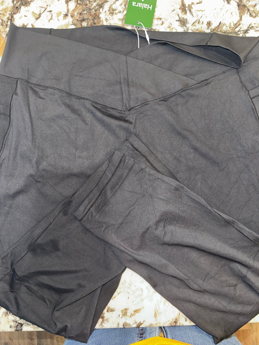 HALARA Black High-Waist V-Cut Leggings